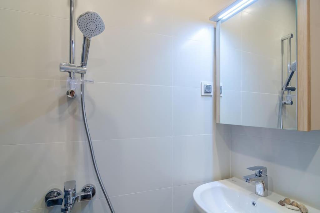 Апартаменти Modern Design 1 Bdrm, 4 Guests, Cente, Near Parliament, Self Check-in *
